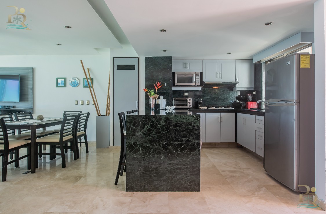 Property gallery LUXURY PENTHOUSE WITH PANORAMIC VIEWS OF THE SEA AND LAGOON IN CANCUN'S HOTEL ZONE