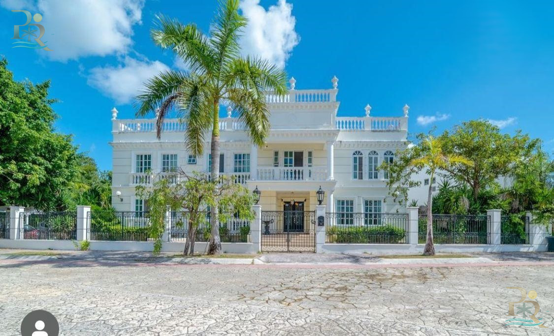 Property gallery “Neoclassical-Style House for Sale – Luxury Details and Spacious Interiors”