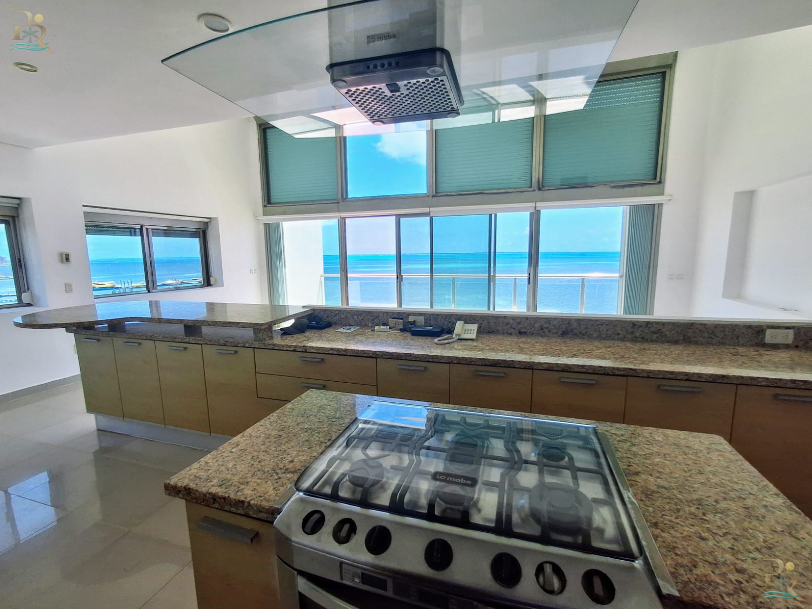 Property gallery SPECTACULAR BEACHFRONT PENTHOUSE