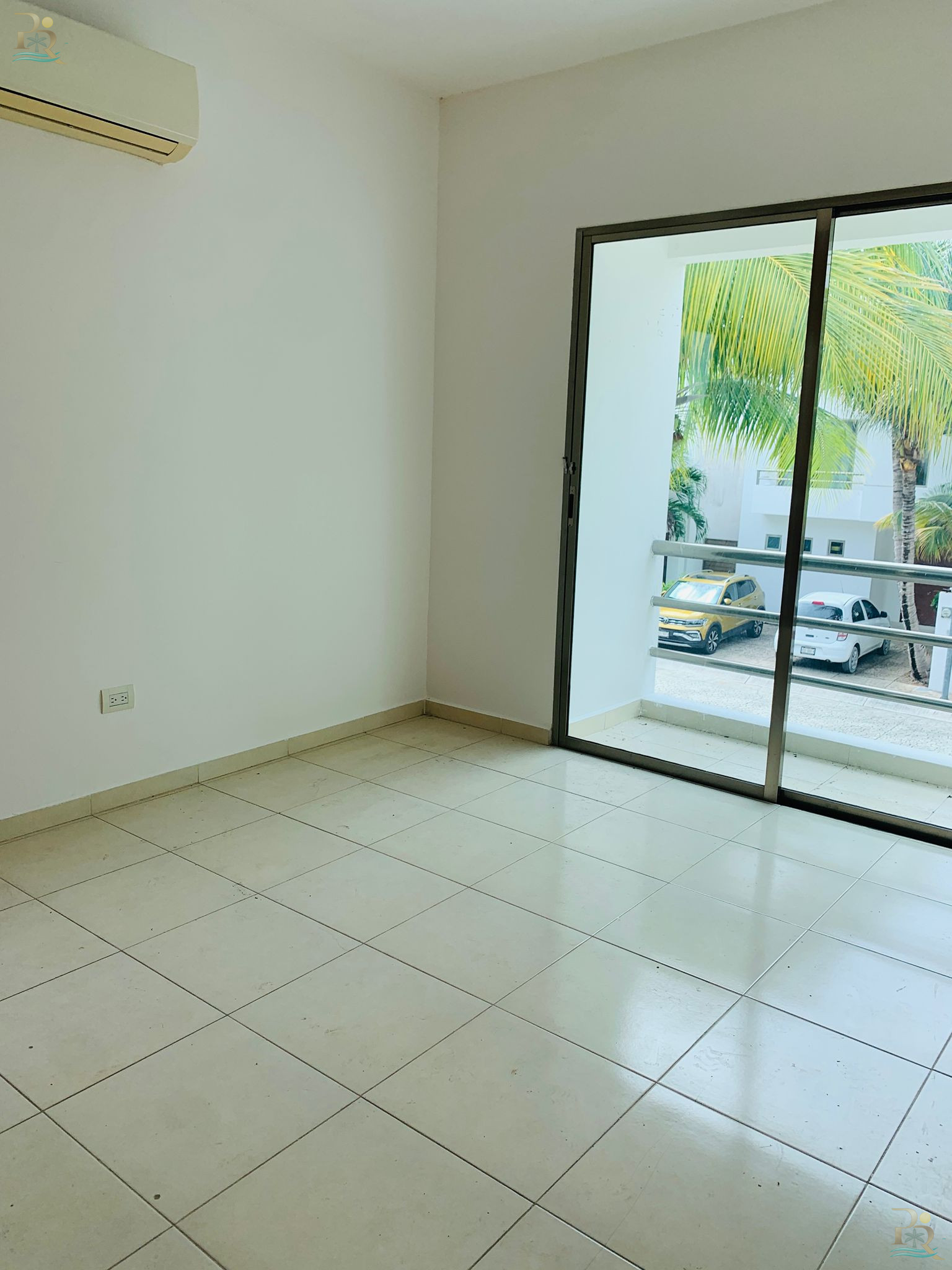 Property gallery Bright and Modern Family Home in Residencial.