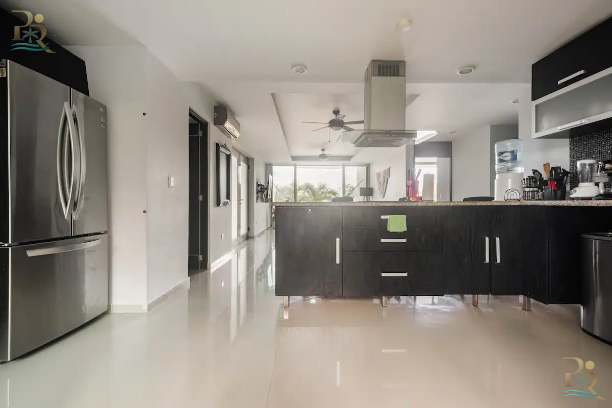 Property gallery APARTMENT STEPS FROM THE BEACH