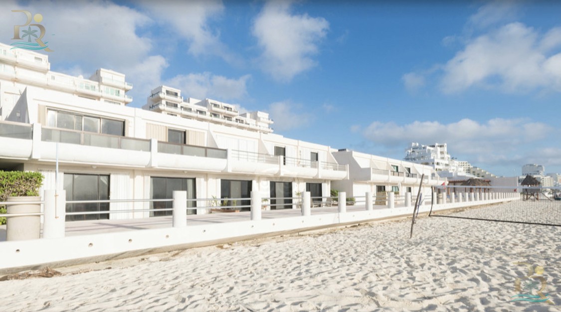 Property gallery LUXURY PENTHOUSE WITH PANORAMIC VIEWS OF THE SEA AND LAGOON IN CANCUN'S HOTEL ZONE