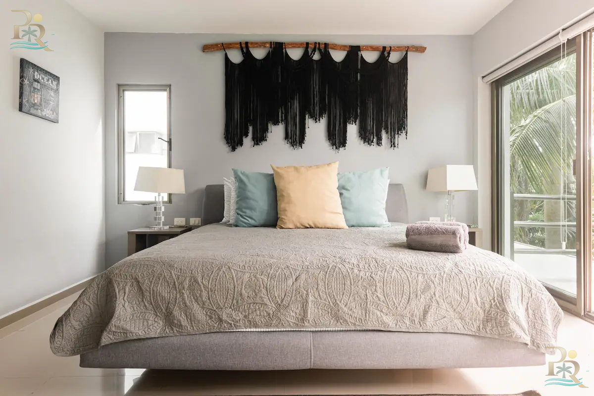 Property gallery APARTMENT STEPS FROM THE BEACH