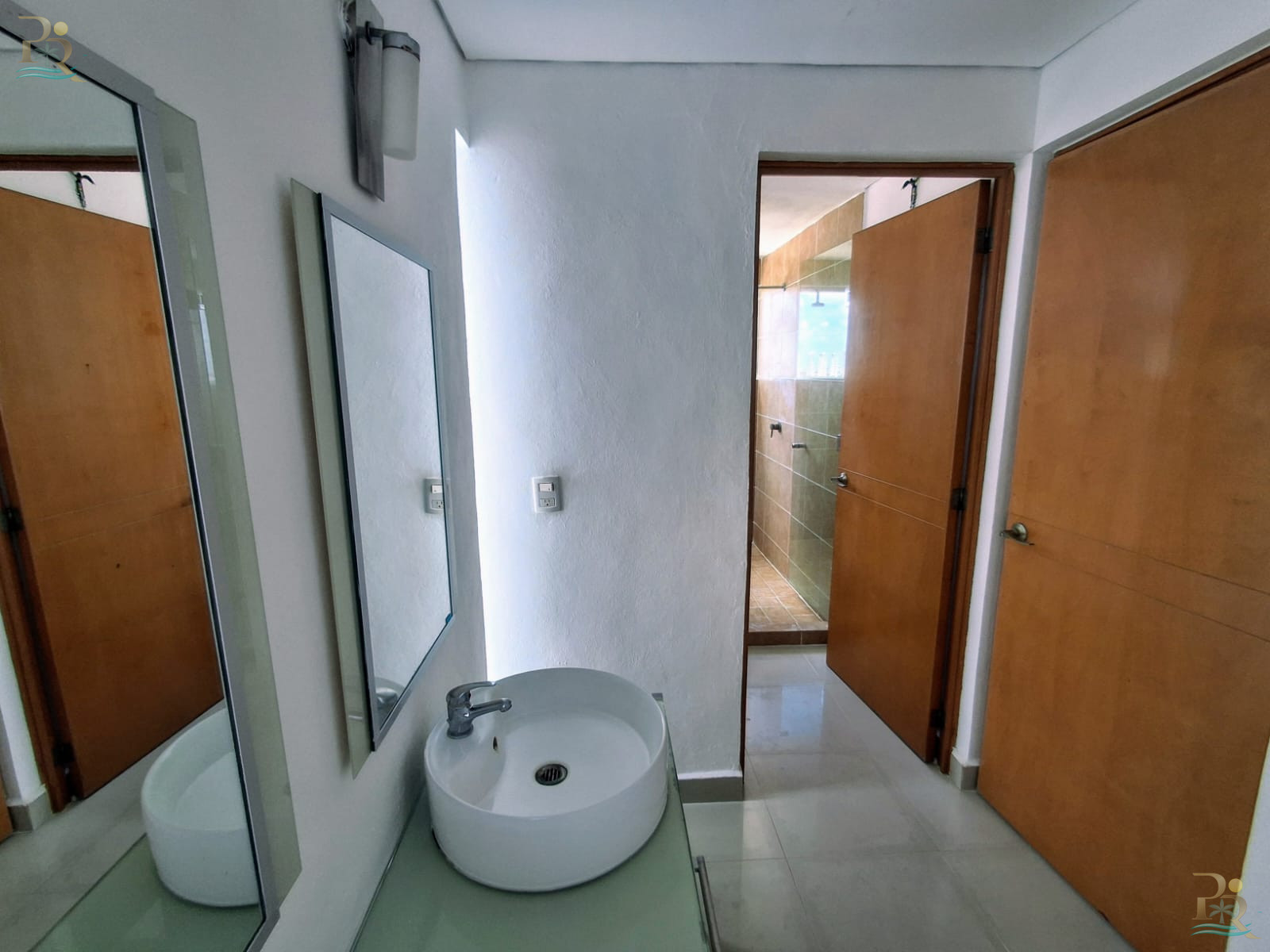 Property gallery SPECTACULAR BEACHFRONT PENTHOUSE