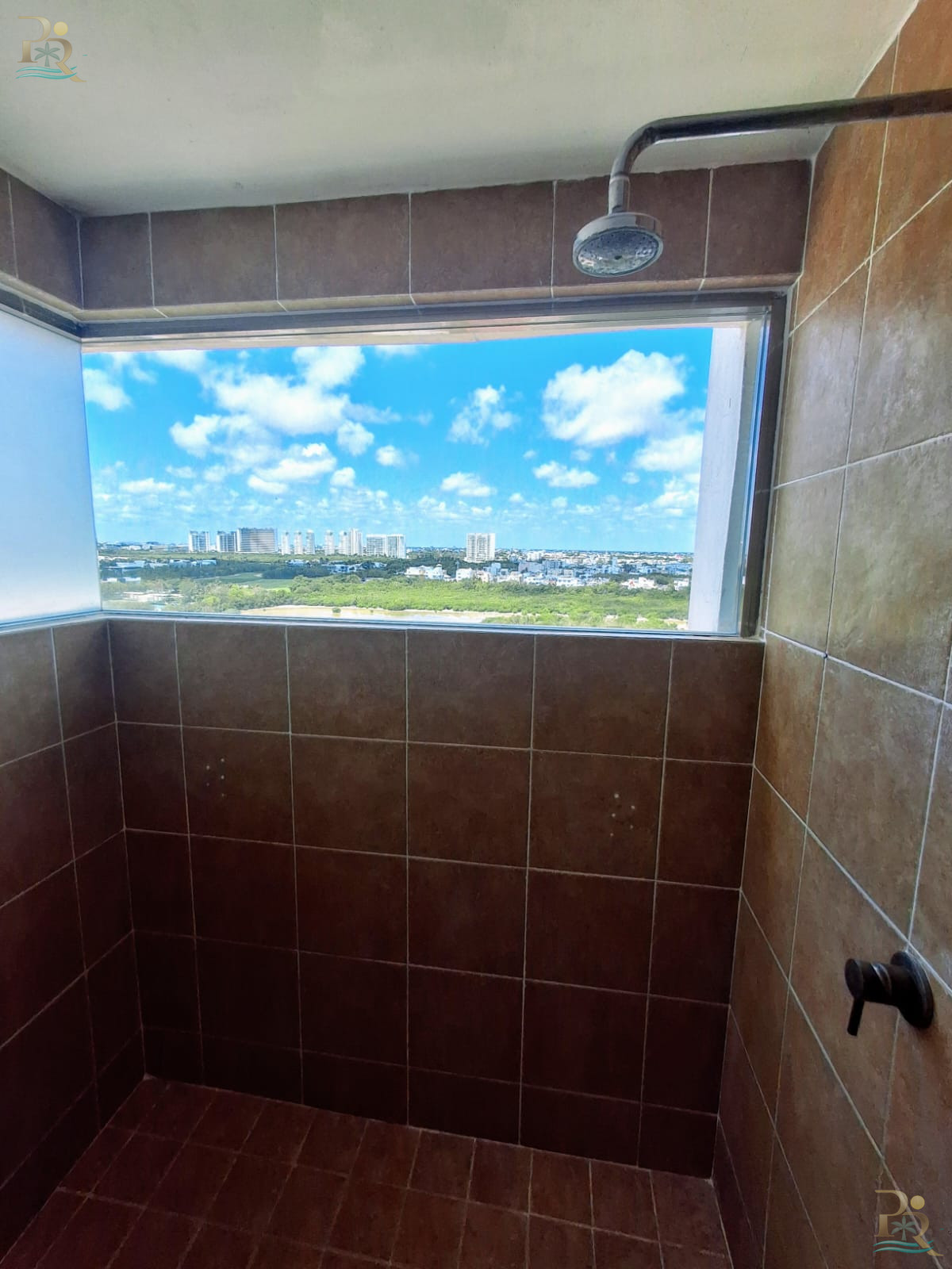 Property gallery SPECTACULAR BEACHFRONT PENTHOUSE