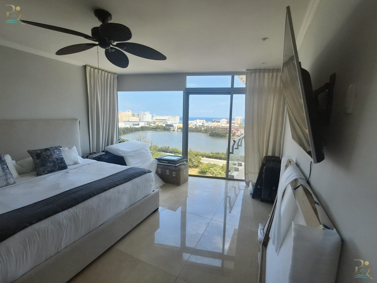 Property gallery The Off-Market 10th