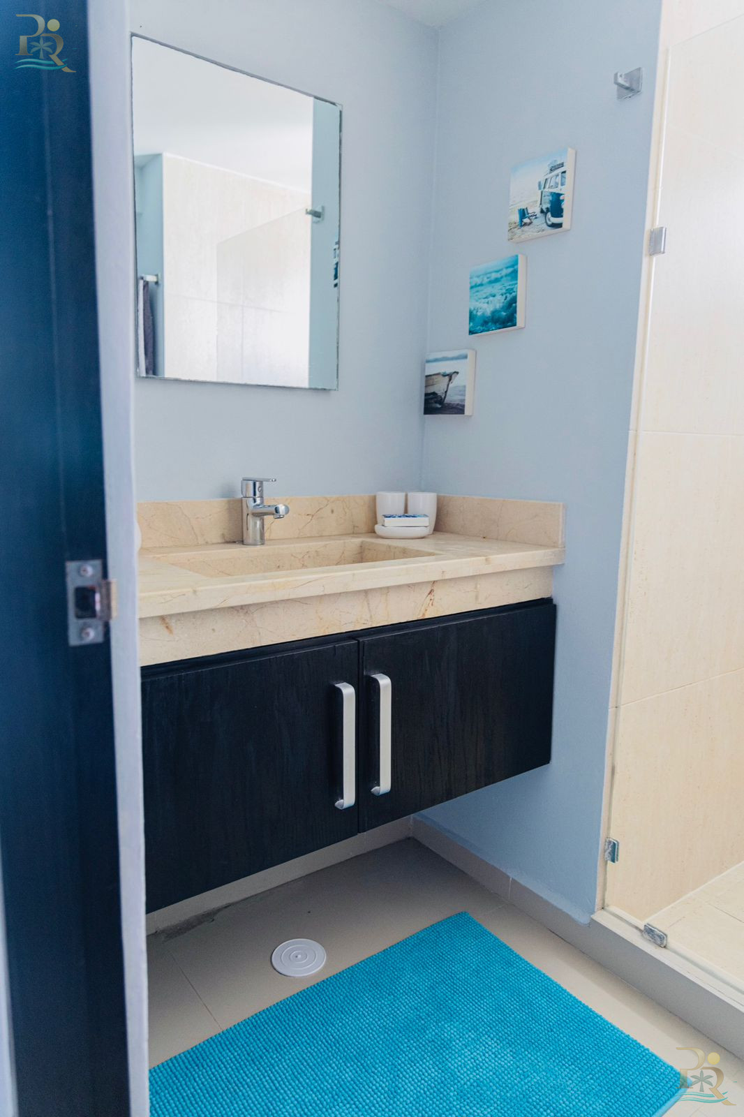 Property gallery APARTMENT STEPS FROM THE BEACH