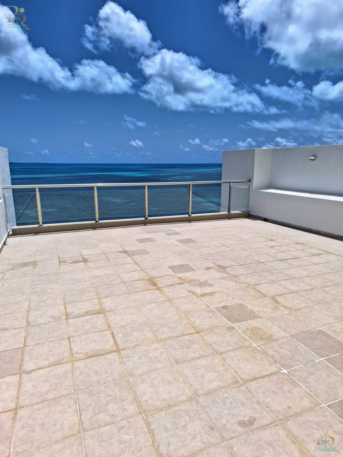 Property gallery SPECTACULAR BEACHFRONT PENTHOUSE