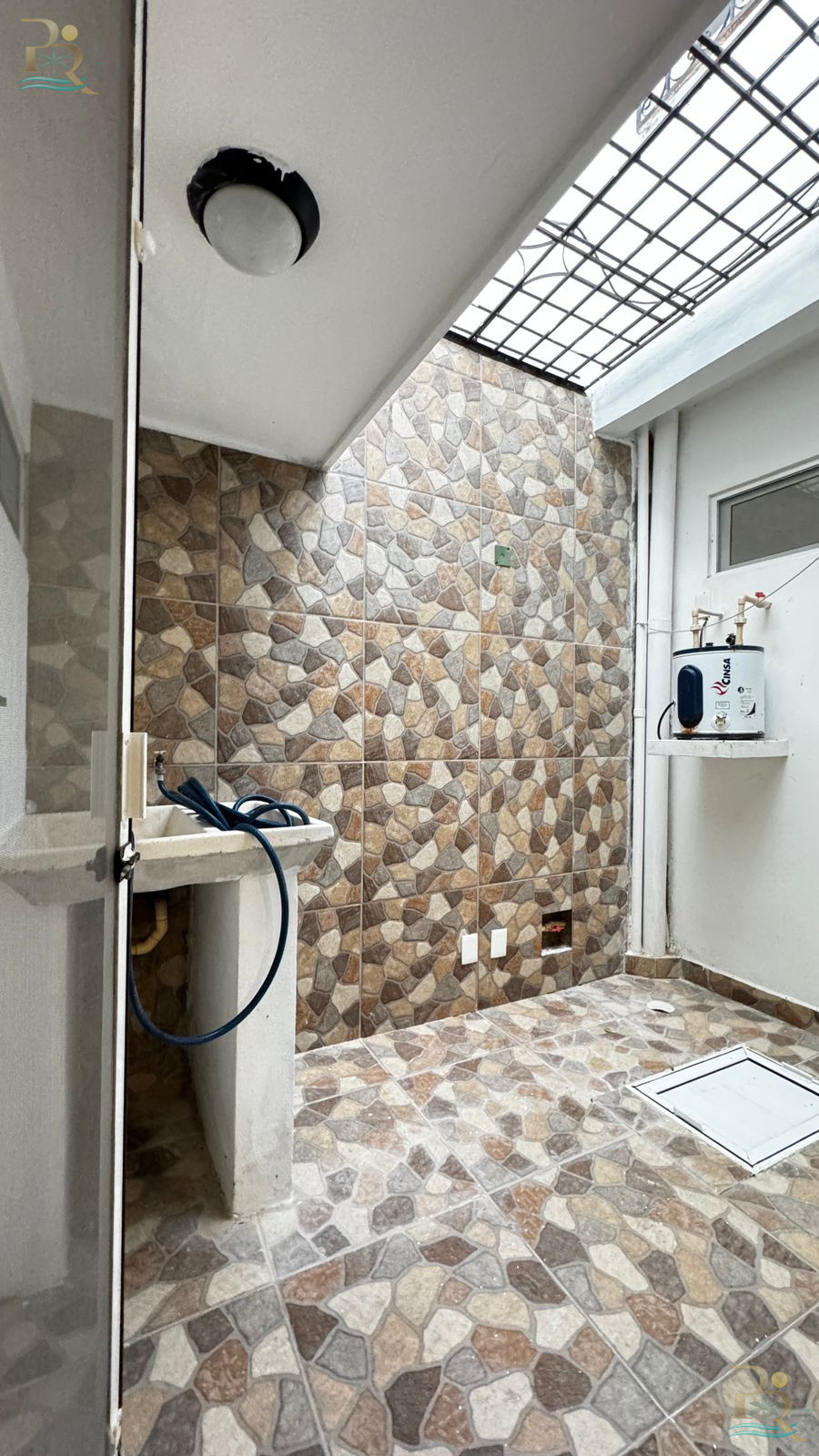 Property gallery Prime Investment Opportunity: Mixed-Use Estate Steps from Cancun’s Hotel Zone