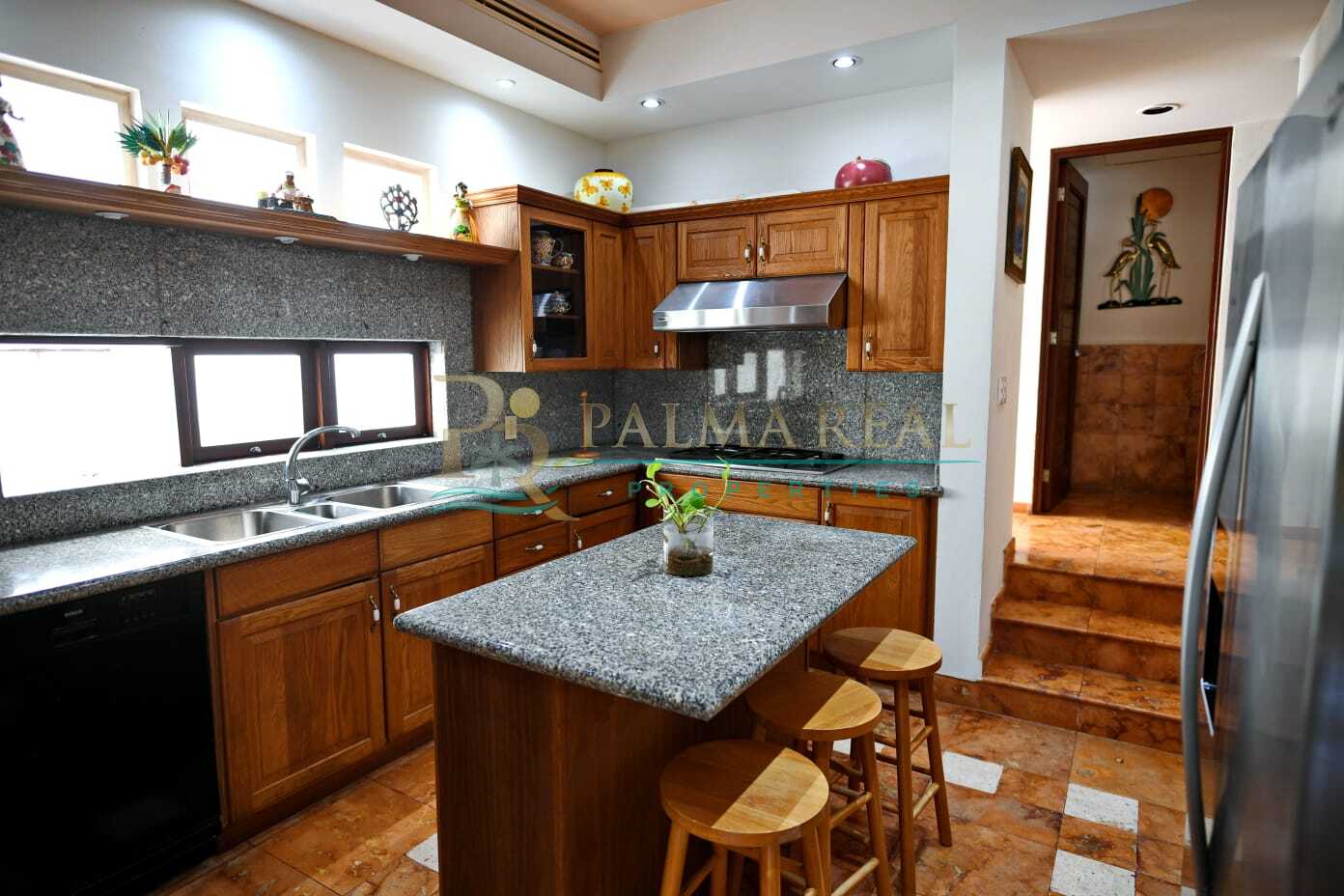 Property gallery FANTASTIC HOUSE ON THE BEACH