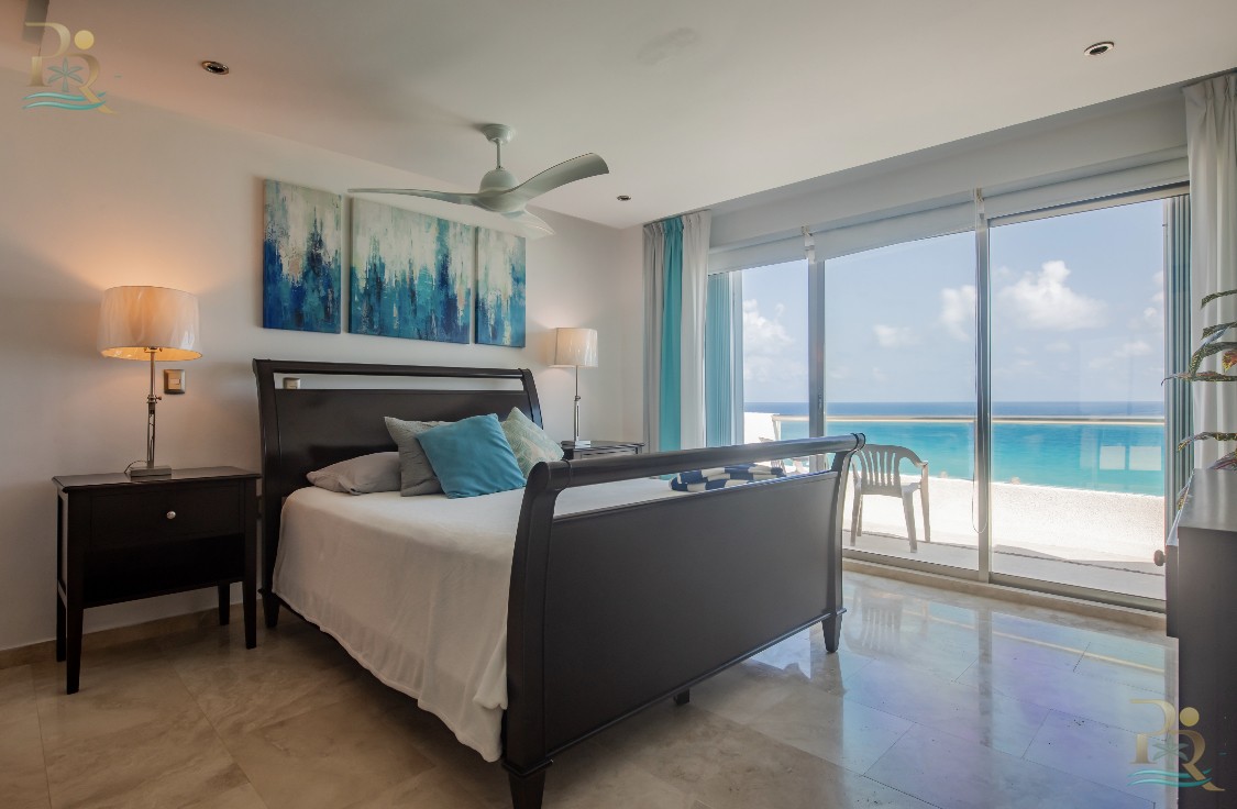 Property gallery LUXURY PENTHOUSE WITH PANORAMIC VIEWS OF THE SEA AND LAGOON IN CANCUN'S HOTEL ZONE
