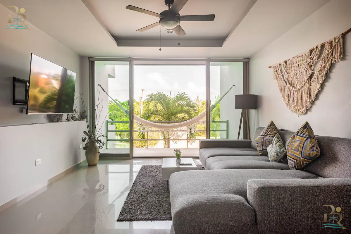 Property gallery APARTMENT STEPS FROM THE BEACH