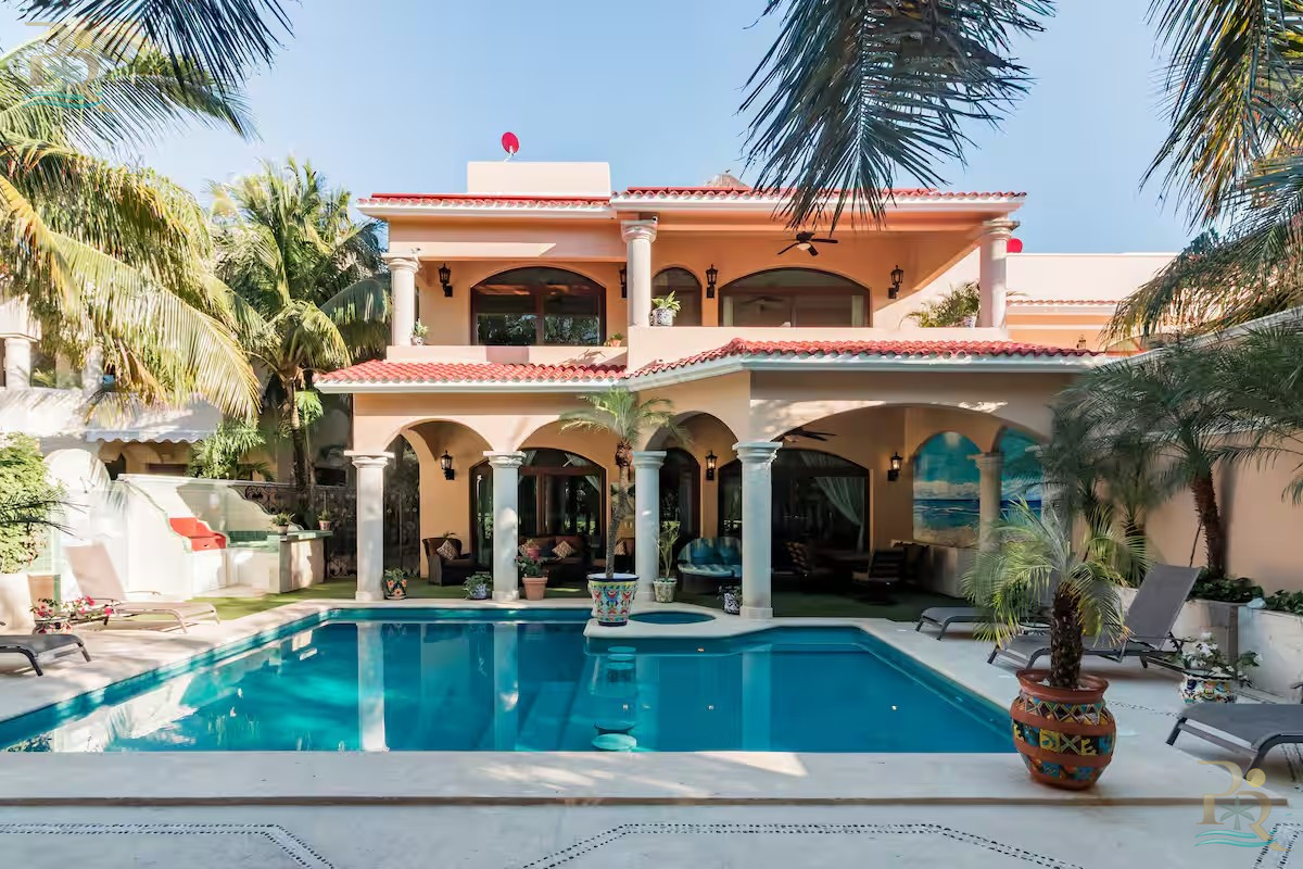 Property gallery Tropical retreat with beach access and golf course views