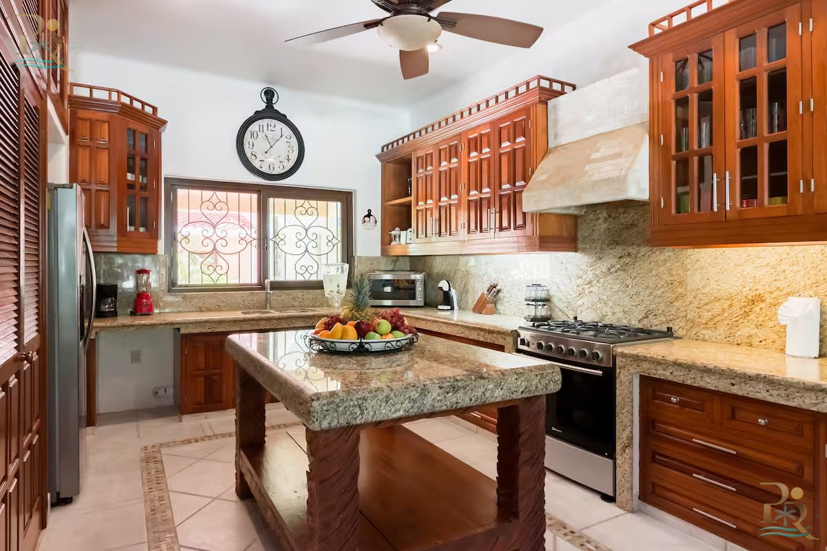 Property gallery Tropical retreat with beach access and golf course views