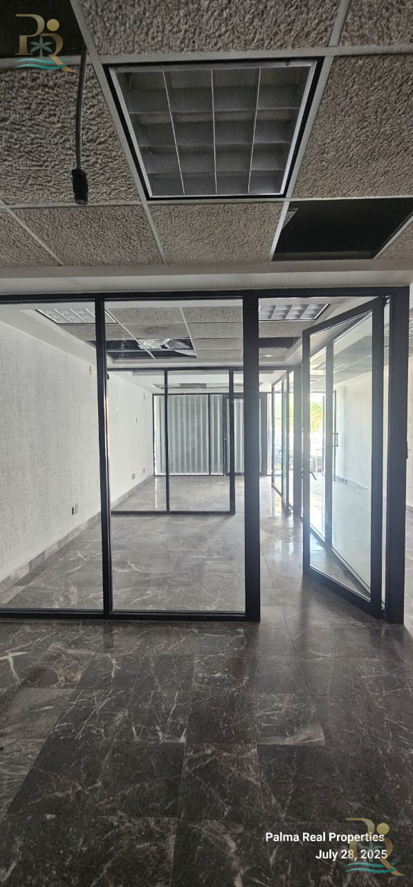 Property gallery Strategic Ground Floor Retail Space – 194 m² on Av. Tulum