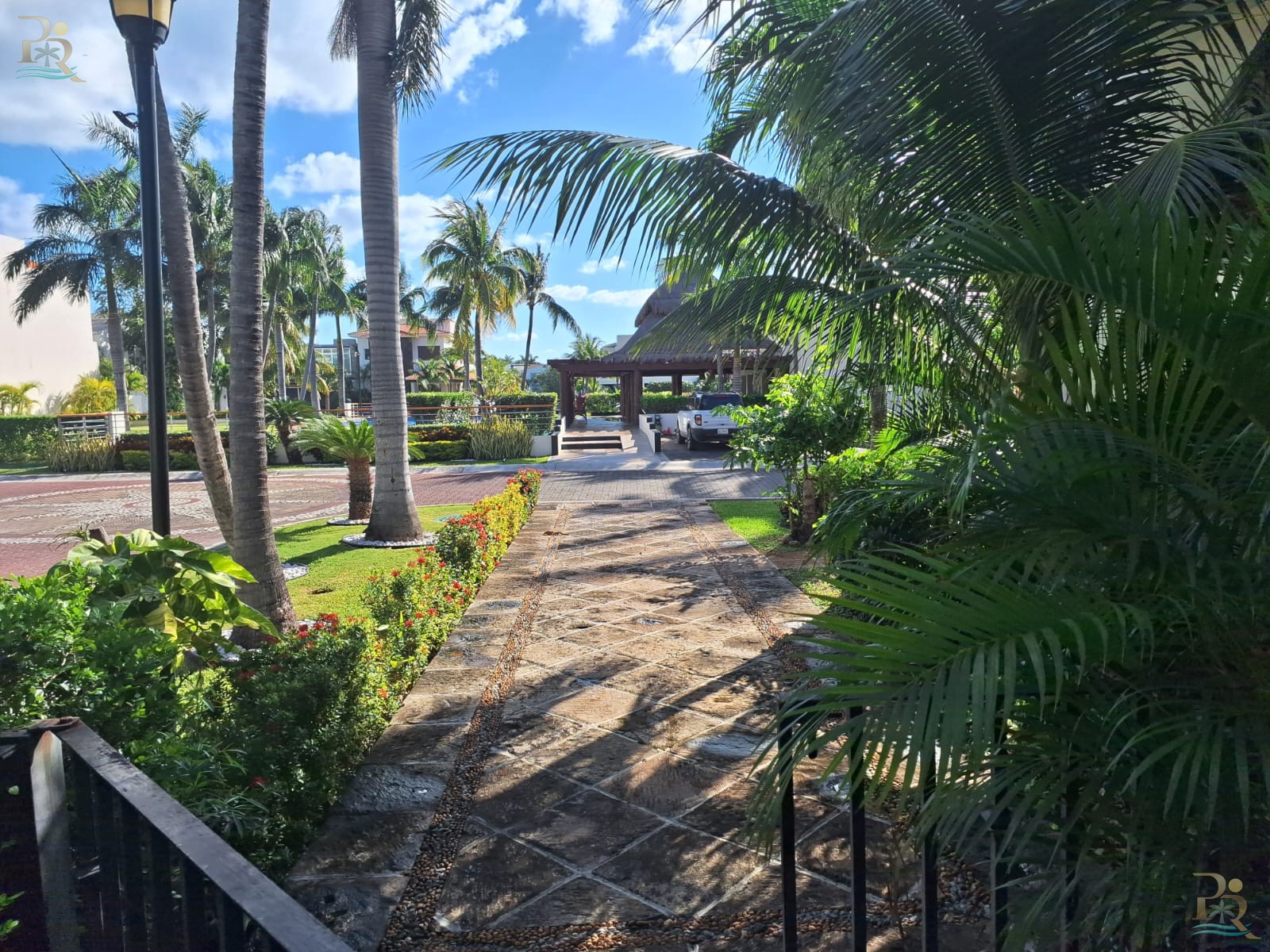 Property gallery SPLURGENT HOUSE: LIVE THE LUXURY IN ISLA DORADA