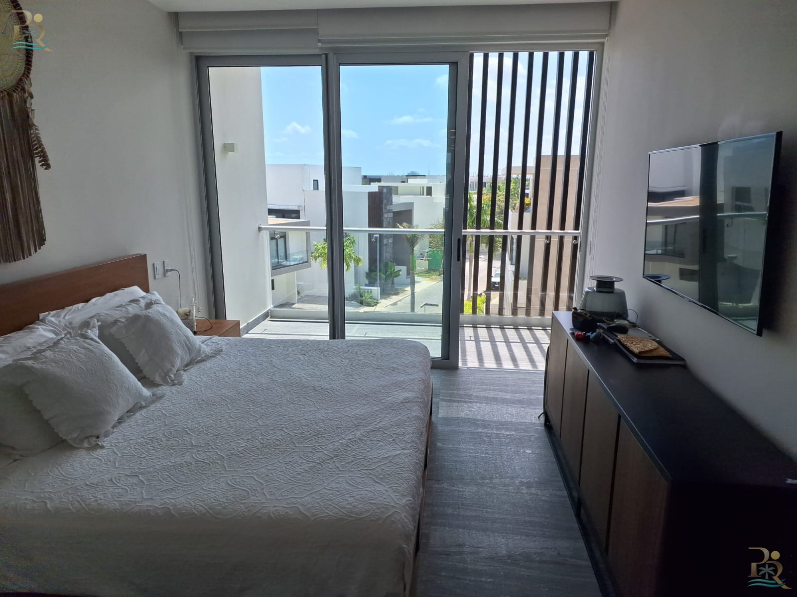 Property gallery COASTAL BLISS: EXCEPTIONAL CONDO WITH DIRECT CARIBBEAN ACCESS IN CANCUN